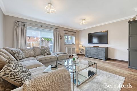 4 bedroom semi-detached house for sale, Elm Gardens, Mountnessing, CM15
