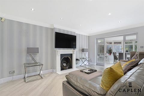 4 bedroom end of terrace house for sale, Regents Place, Loughton