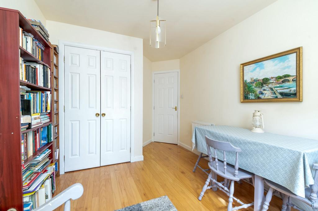 008-70d Birkhill Rd