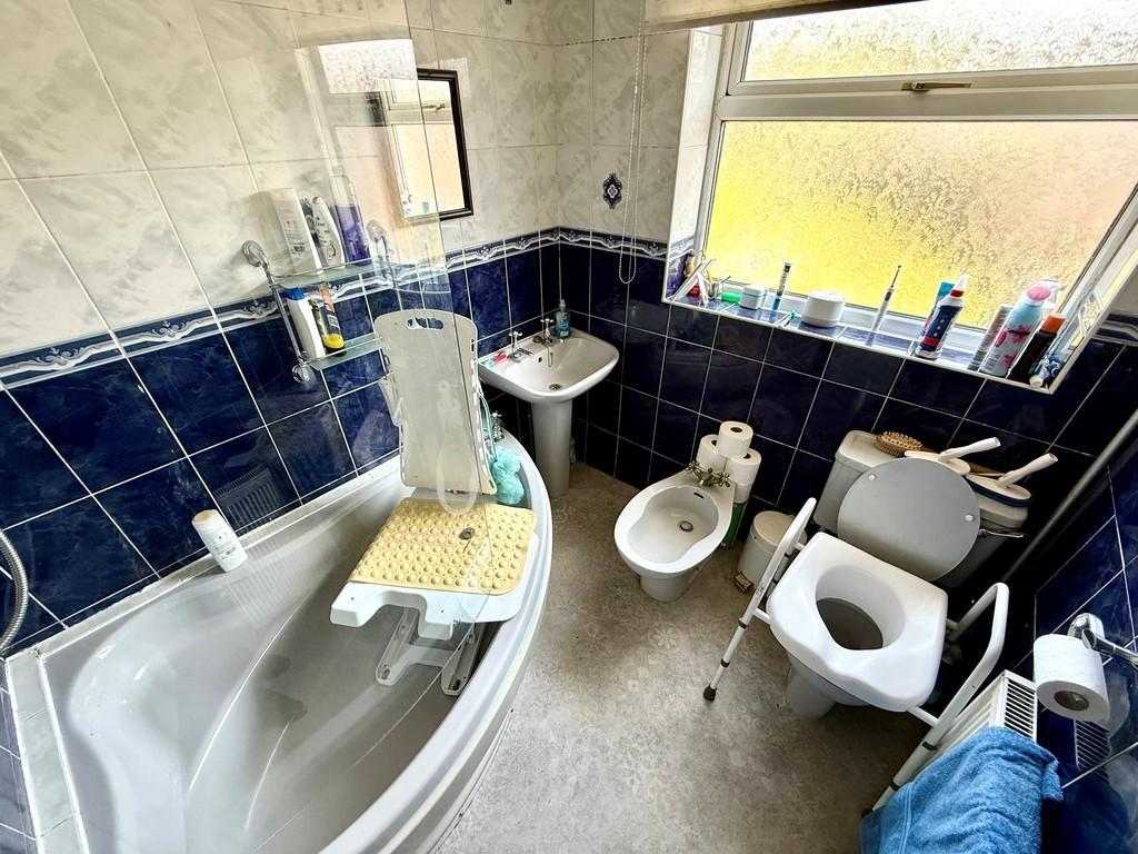 30 warsop road bathroom