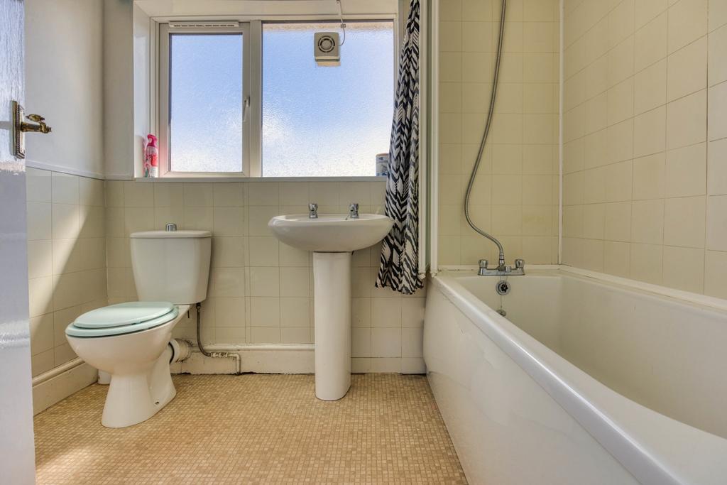 Ewemove Taunton - Adcombe Road (9)