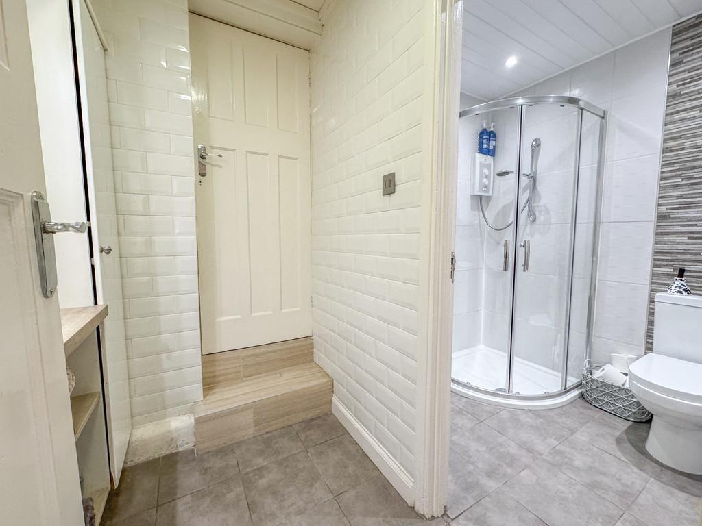 Inner utility wc