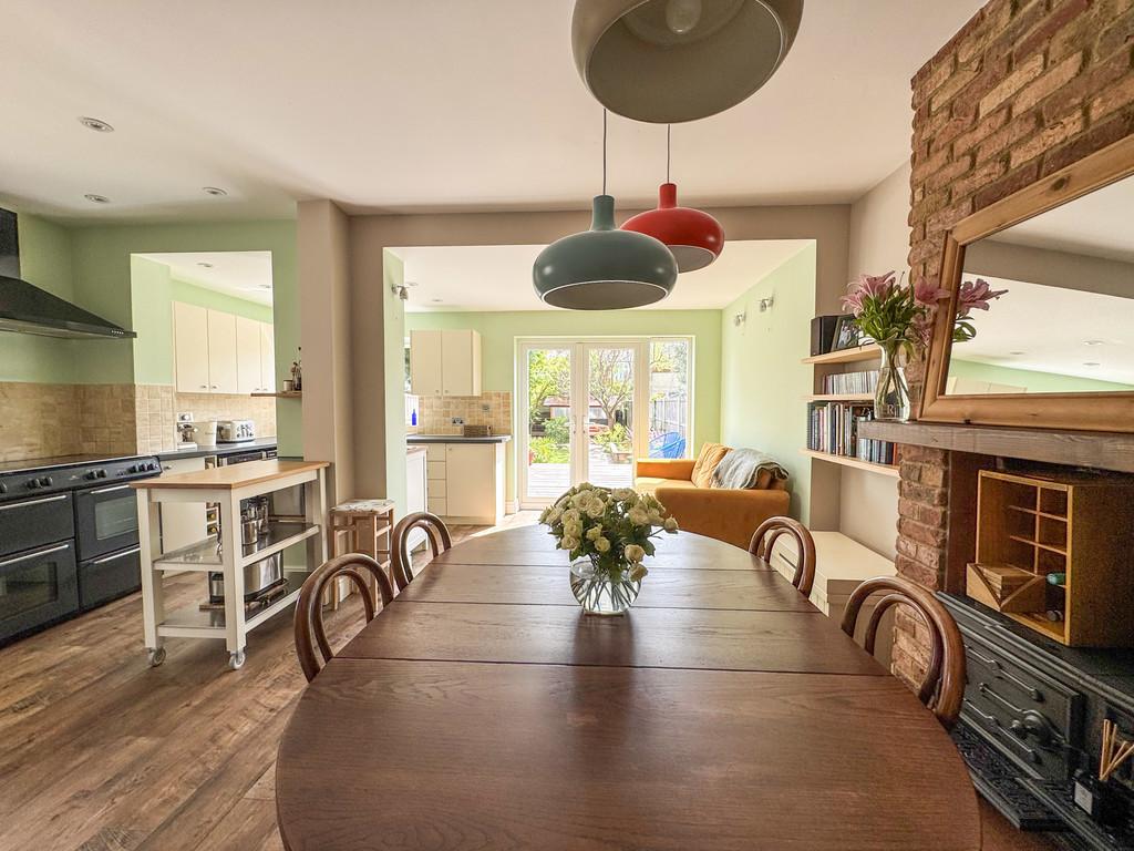 Kitchen diner family room2