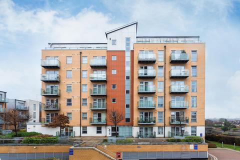 Queen Mary Avenue, London, E18