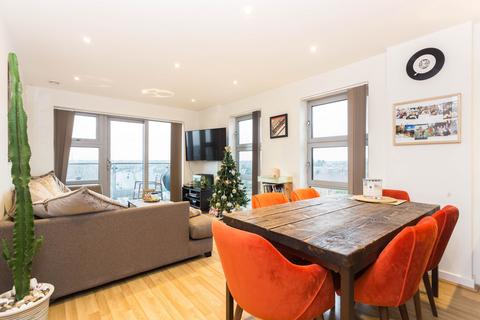 2 bedroom apartment for sale, Queen Mary Avenue, London, E18