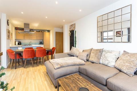 2 bedroom apartment for sale, Queen Mary Avenue, London, E18