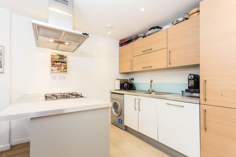 2 bedroom apartment for sale, Queen Mary Avenue, London, E18