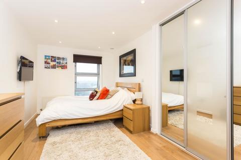 2 bedroom apartment for sale, Queen Mary Avenue, London, E18
