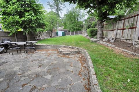 4 bedroom detached house for sale, Fernlea Road, Benfleet