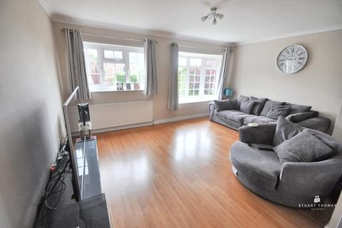 4 bedroom detached house for sale, Fernlea Road, Benfleet