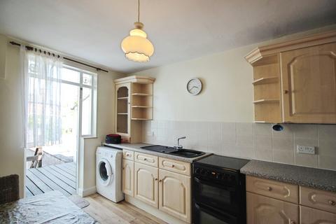 2 bedroom terraced house to rent, Westminster Road, Chester CH2