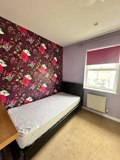 2 bedroom apartment for sale, Glandford Way, Chadwell Heath