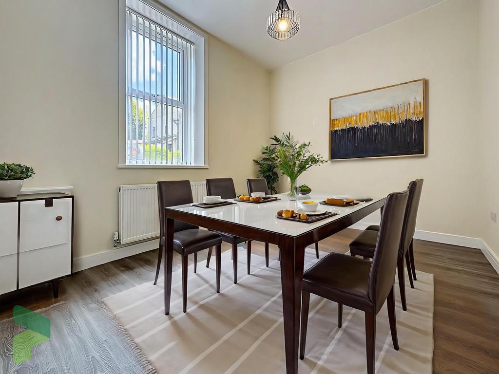 Virtually staged dining room