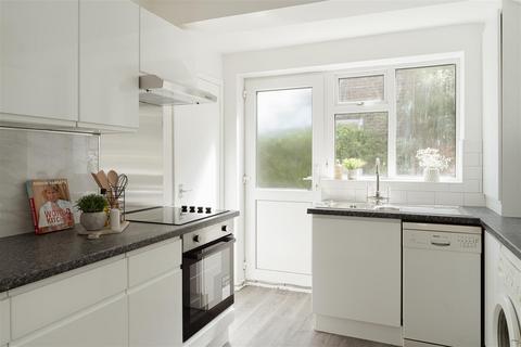 2 bedroom maisonette for sale, Warren Road, Reigate