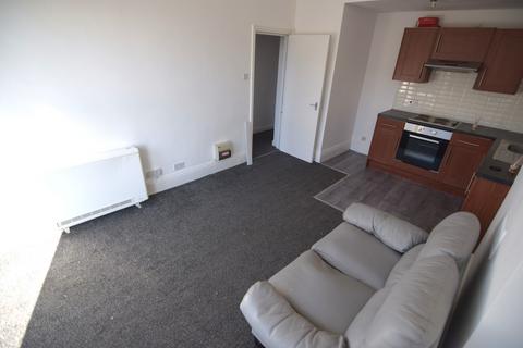 2 bedroom flat to rent, Horncliffe Road, Blackpool