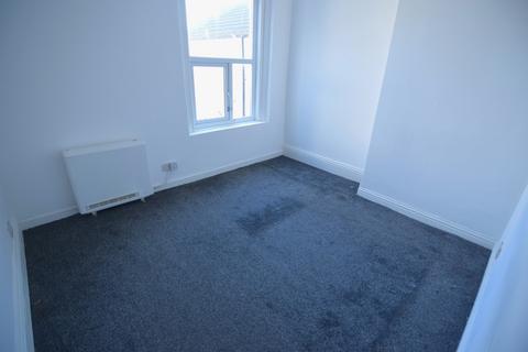 2 bedroom flat to rent, Horncliffe Road, Blackpool