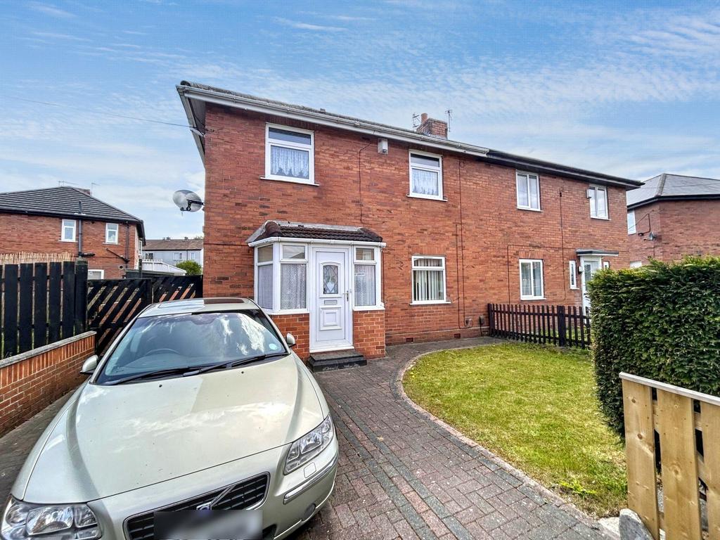 Kingston Road, Deckham, Gateshead... 2 bed semi-detached house - £85,000