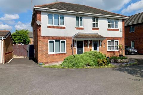 3 bedroom semi-detached house to rent, Moorsley Drive, Manchester