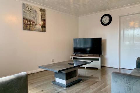 3 bedroom semi-detached house to rent, Moorsley Drive, Manchester