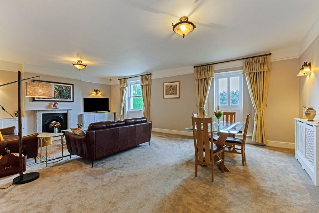 Sitting/Dining Room