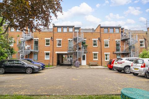 19b Tivoli Road, London, N8 8RE