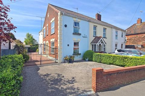 2 bedroom end of terrace house for sale, Mundesley Road, North Walsham