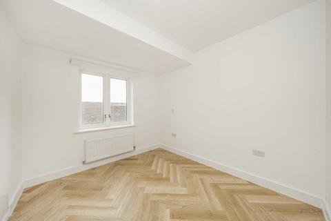 3 bedroom flat to rent, Guardhouse Way, London NW7