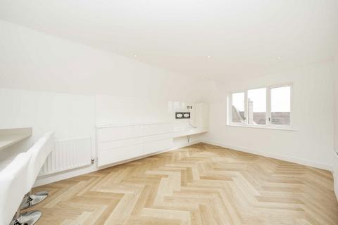 3 bedroom flat to rent, Guardhouse Way, London NW7