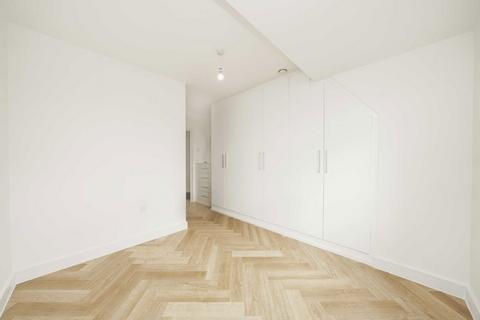 3 bedroom flat to rent, Guardhouse Way, London NW7