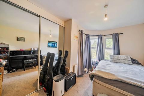 2 bedroom flat to rent, Bedford Hill, Balham, London, SW12