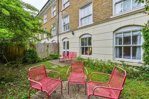 1 bedroom flat for sale, Sancroft Street, Kennington, London, SE11