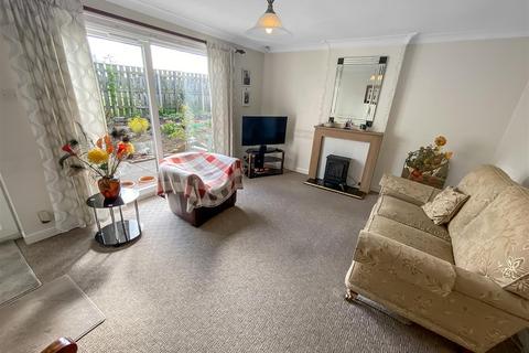 2 bedroom semi-detached bungalow for sale, The Oaks, Woodham
