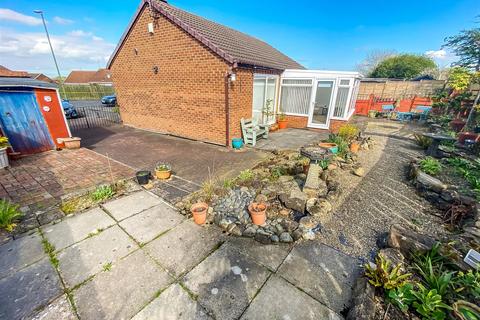 2 bedroom semi-detached bungalow for sale, The Oaks, Woodham