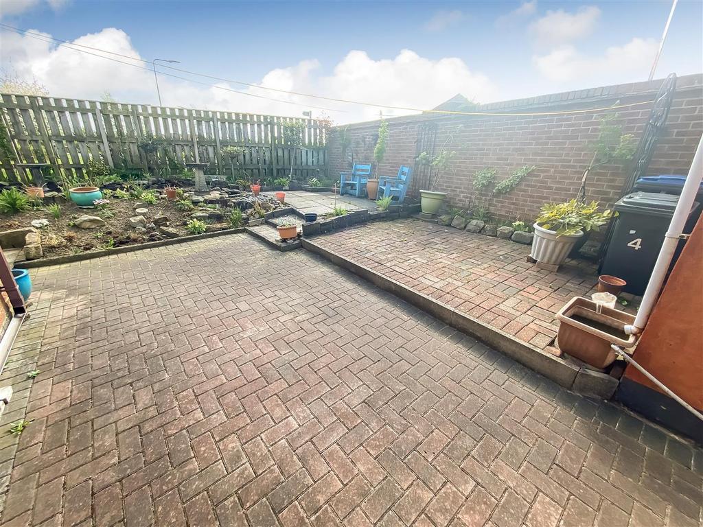 Rear Garden (2).jpg