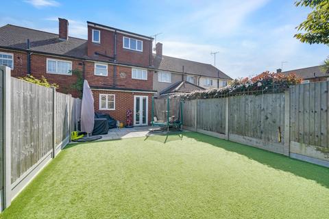 7 Severn Road, Aveley, South Ockendon, RM15 4NR