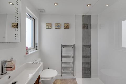 7 Severn Road, Aveley, South Ockendon, RM15 4NR