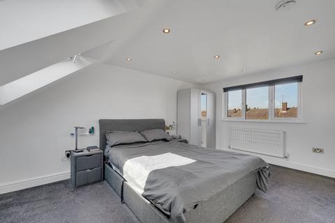 7 Severn Road, Aveley, South Ockendon, RM15 4NR