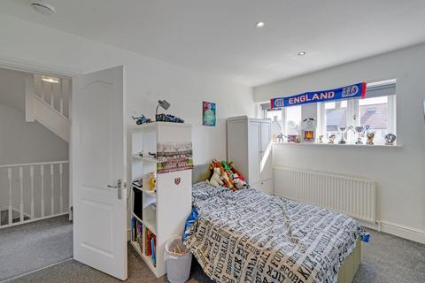 7 Severn Road, Aveley, South Ockendon, RM15 4NR