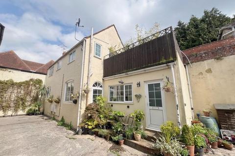2 bedroom coach house for sale, North Row, Warminster