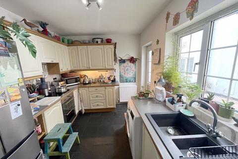 2 bedroom coach house for sale, North Row, Warminster