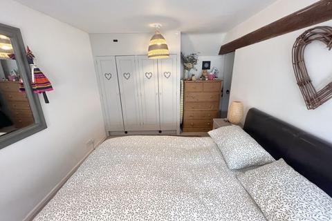 2 bedroom coach house for sale, North Row, Warminster