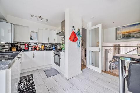 38 Whitmore Close, London, N11 1PB