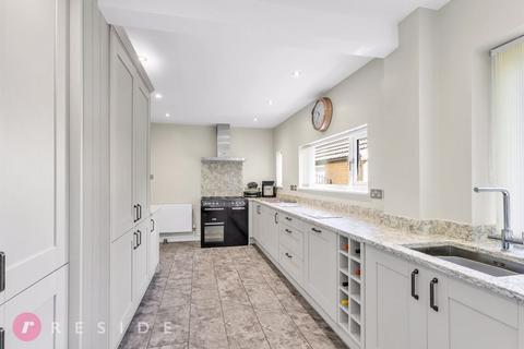 10 Arnside Drive, Rochdale, OL11 5HS