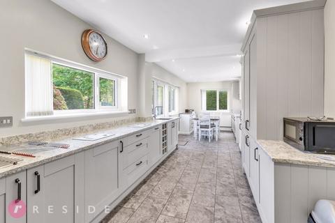 10 Arnside Drive, Rochdale, OL11 5HS