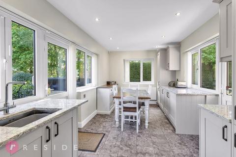10 Arnside Drive, Rochdale, OL11 5HS