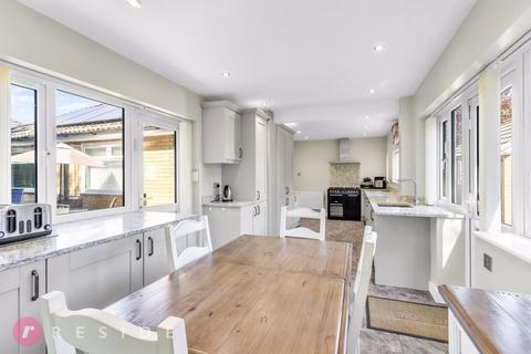 10 Arnside Drive, Rochdale, OL11 5HS