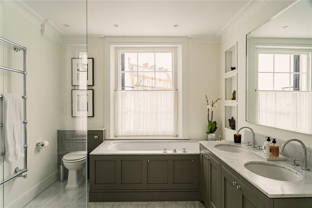 Principal Bathroom