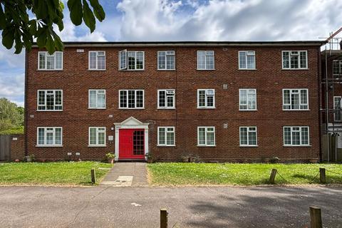 35 Bucklers Way, Carshalton, SM5 2DZ