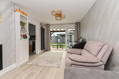 18 Allen Close, Dunstable, LU5 4DG