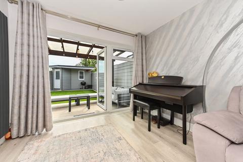 18 Allen Close, Dunstable, LU5 4DG